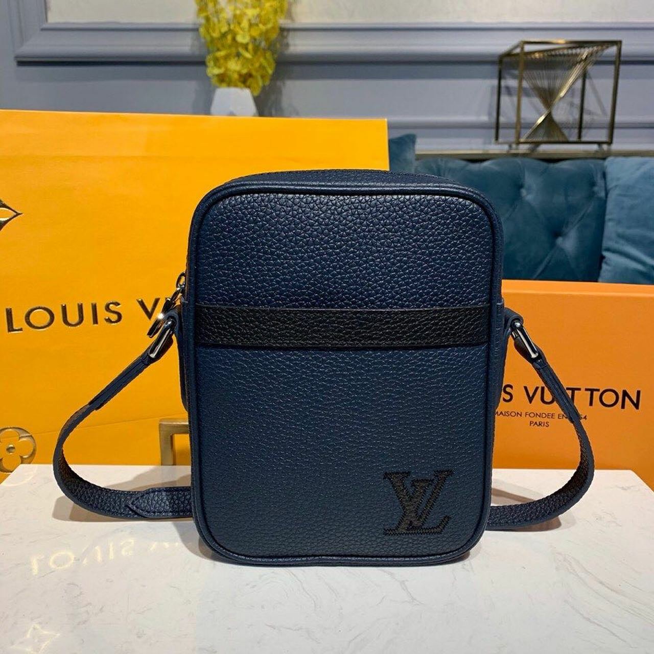 Louis Vuitton Danube Slim PM City Bag 21cm Taurillon Leather Spring/Summer  2019 Collection M55168, Navy