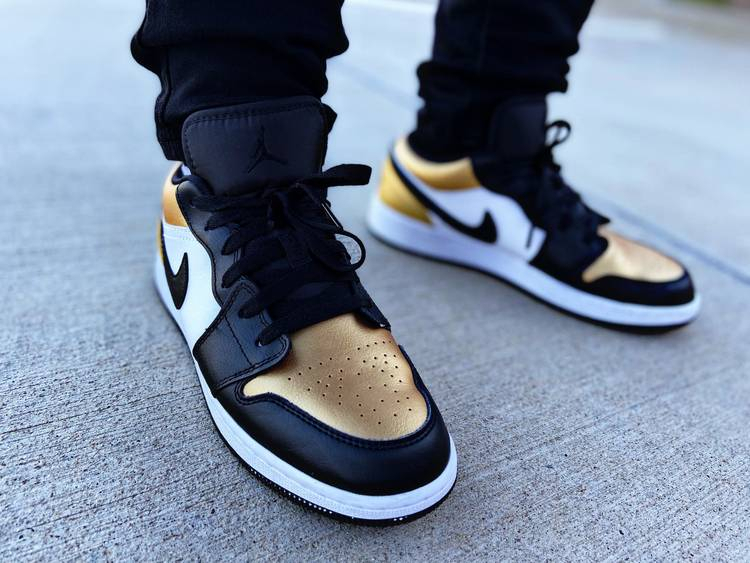 jordan 1 gold toe low on feet