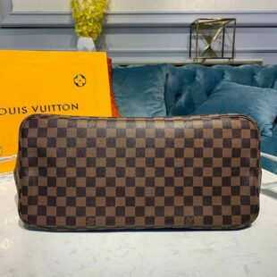 La valorización de los bolsos Louis Vuitton Lumiineuse de segunda mano