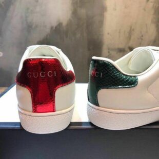 Gucci leather ballet flat with horsebit detailing
