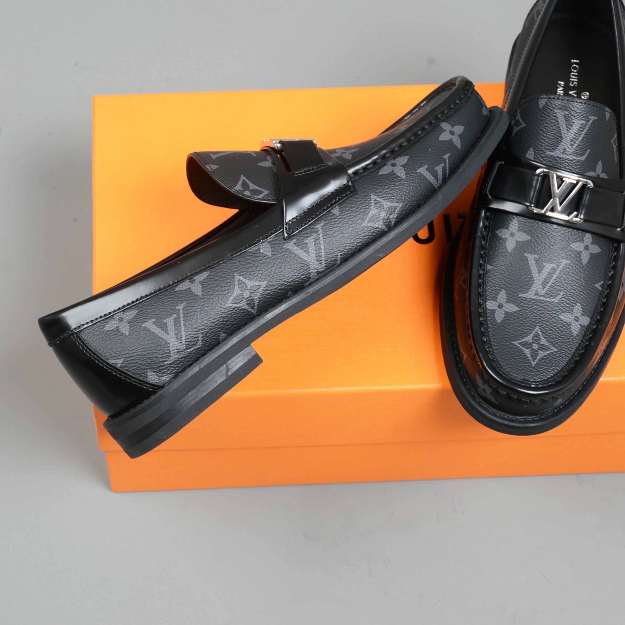 Louis Vuitton Mens Montaigne Loafers US12 LV 11 Black Leather