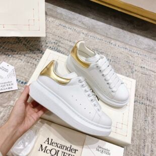 Alexander McQueen Oversized Sneaker in White/gold EU35 - EU45