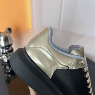 Alexander McQueen Schultertasche mit Kroko-Effekt